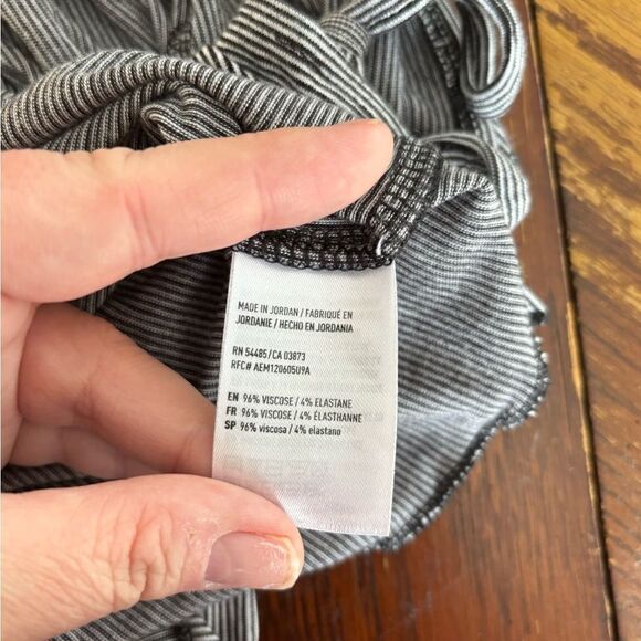 American Eagle black and white stripe soft & sexy t with sleeve detail size XS - Picture 3 of 11